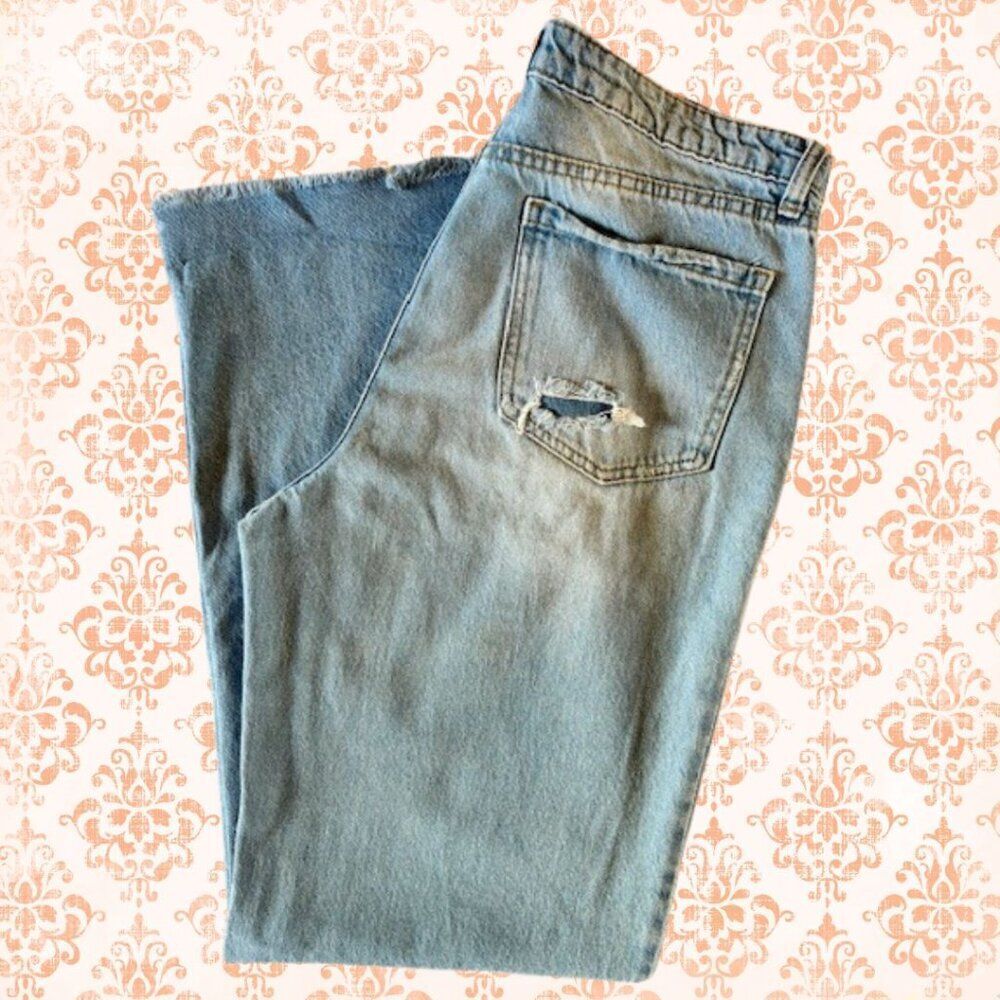 Abound Jeans Women’s Size 10/12 Loose Fit Distressed Straight Leg Medium Wash
